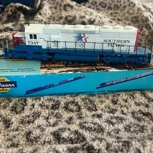 Athearn HO Scale model of a Southern Pacific SD40-2 diesel locomotive #7347